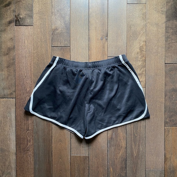 Reebok athletic shorts. Size medium. Black. - Picture 6 of 6